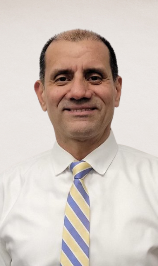 /media_files/images/Gustavo.2e16d0ba.fill-866x1451-c100.png