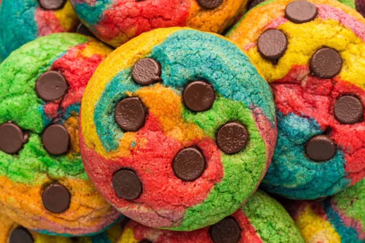 rainbow-chocolate-chip-cookies-square